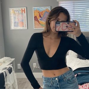 Aritzia Wilfred free black long sleeve crop top.